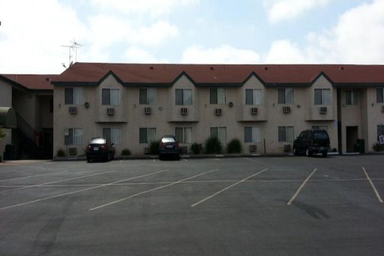 Super 8 By Wyndham San Diego/Imperial Beach Exterior photo