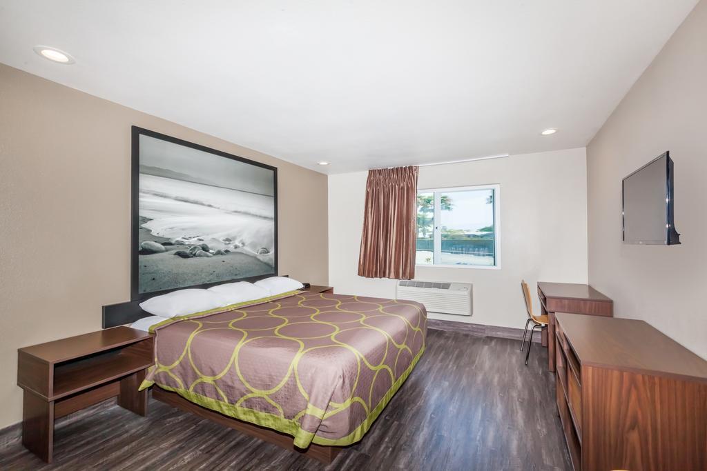 Super 8 By Wyndham San Diego/Imperial Beach Exterior photo